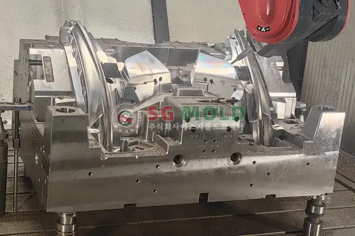 【コア加工】精密自動車照明