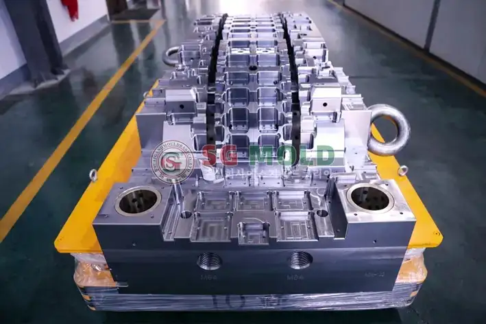 【コア加工】自動車テールランプ