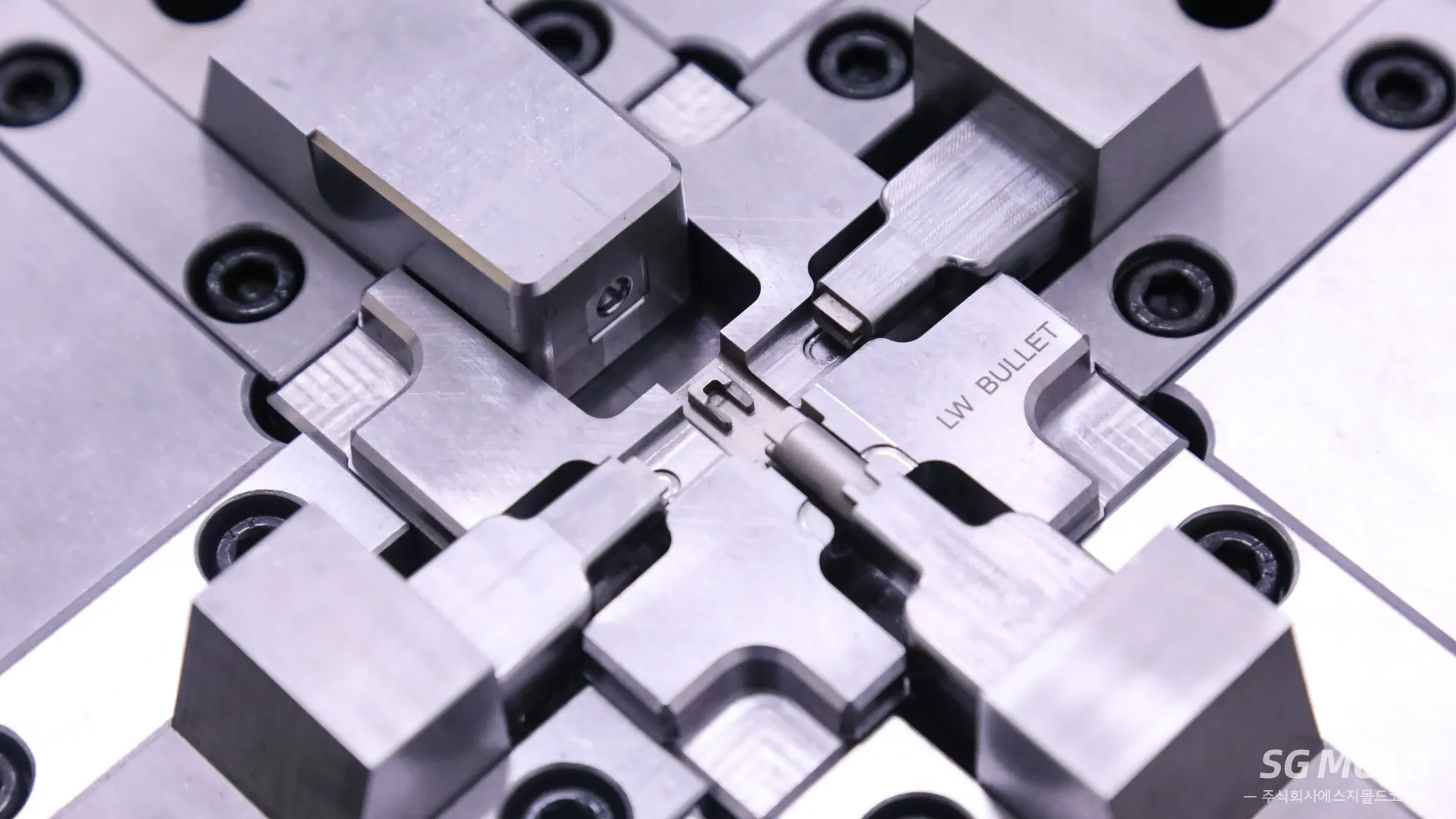 モールドベース製造における精密プロセスと品質に関する技術ガイドライン